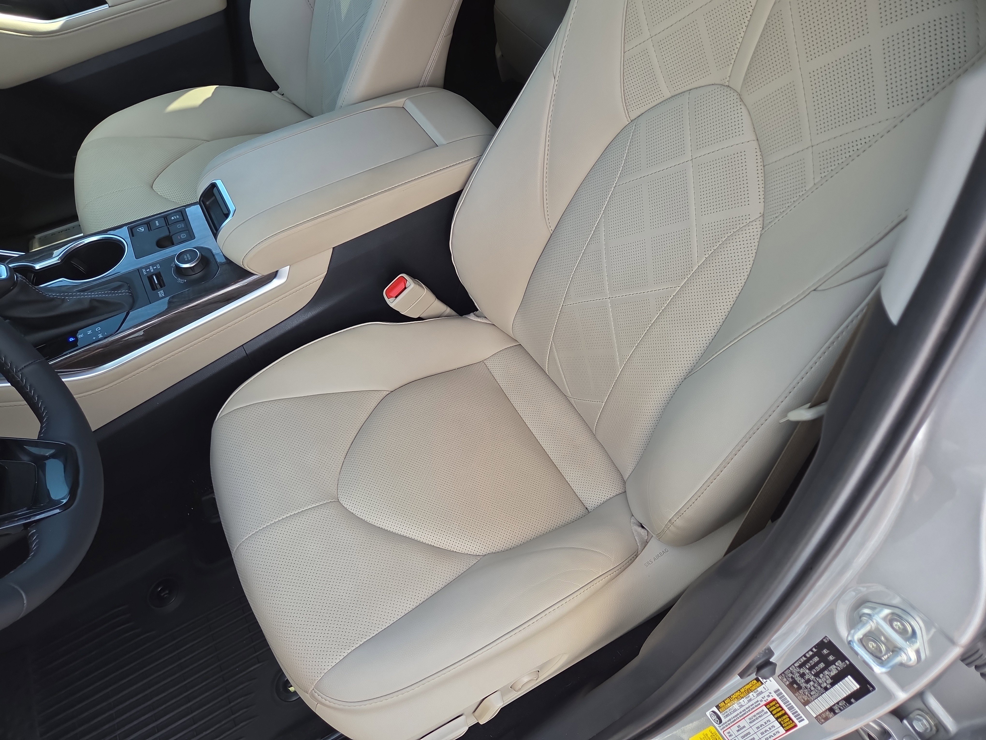 Used 2024 Toyota Highlander Platinum image 13