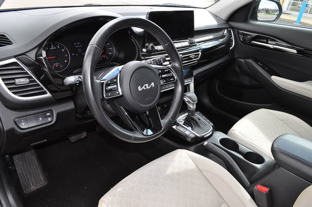 Used 2023 Kia Seltos EX image 9