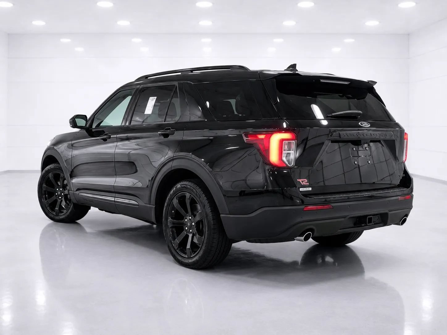 Used 2023 Ford Explorer ST-Line w/ Class IV Trailer Tow Package AWD/4WD image 3