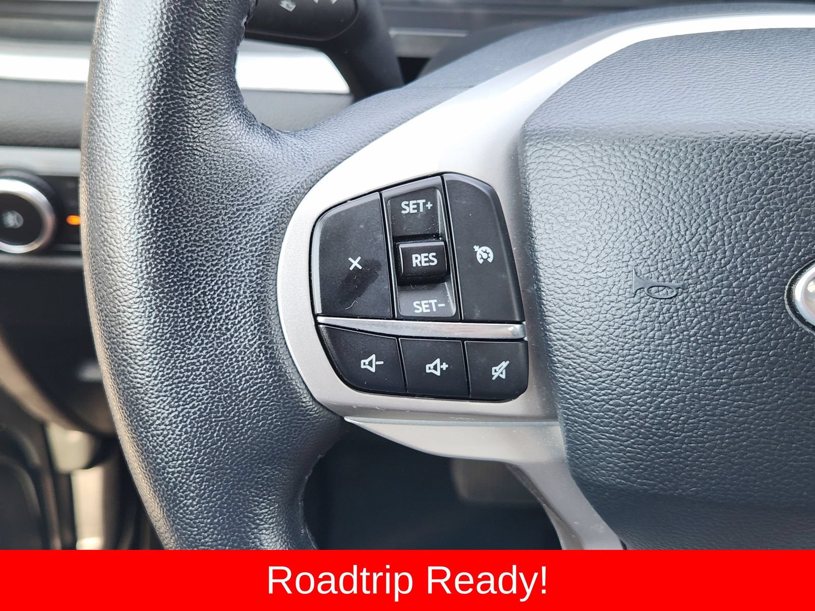 Used 2024 Ford Explorer XLT w/ Equipment Group 202A AWD/4WD image 38