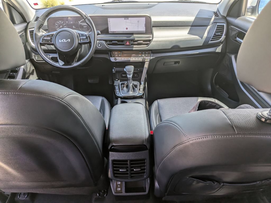 Certified 2025 Kia Seltos EX w/ EX Sunroof Package FWD image 14
