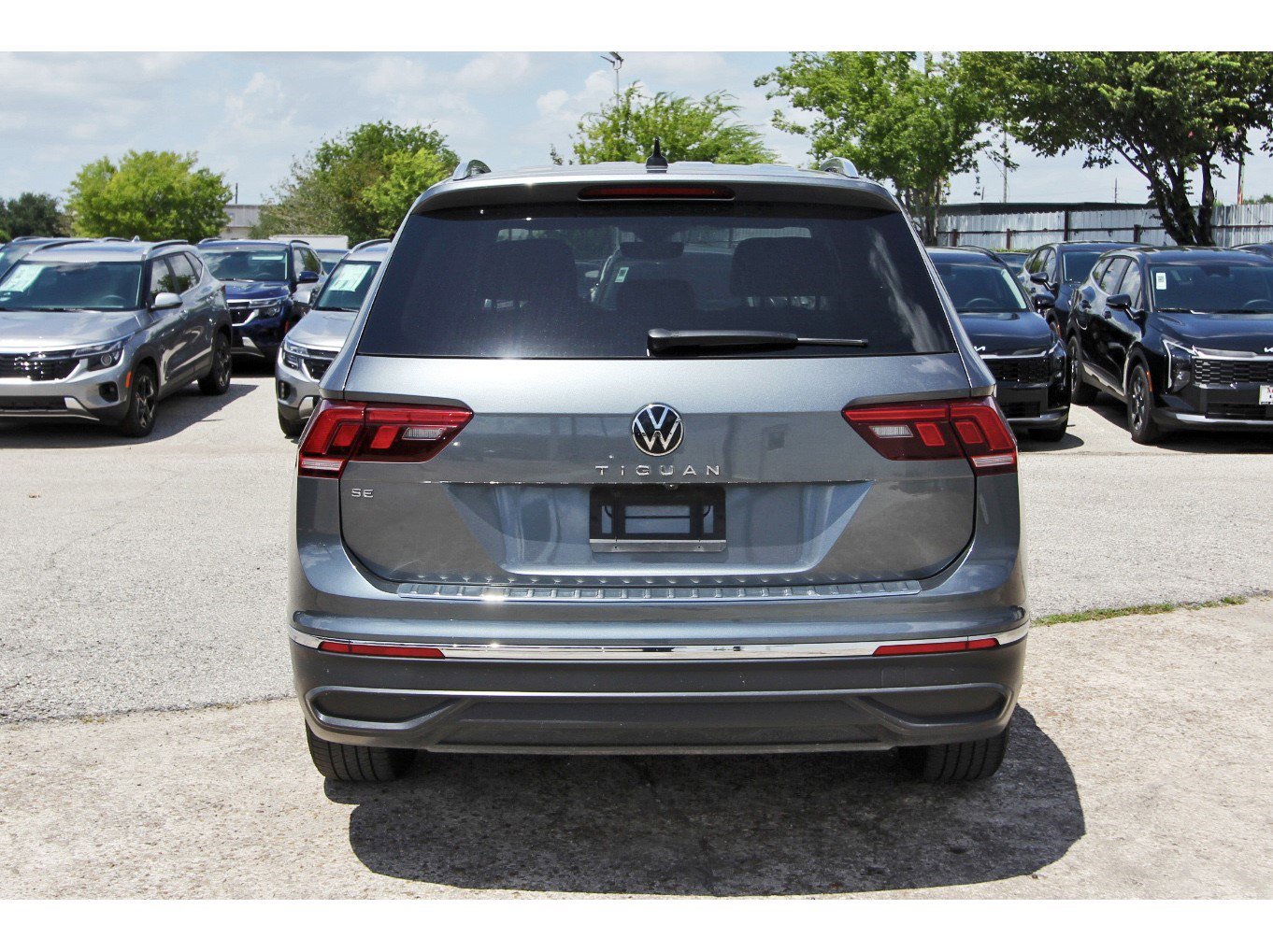 Used 2022 Volkswagen Tiguan SE image 6