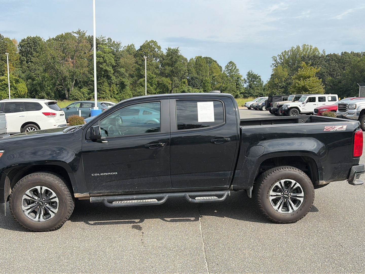 Used 2022 Chevrolet Colorado Z71 AWD/4WD image 3