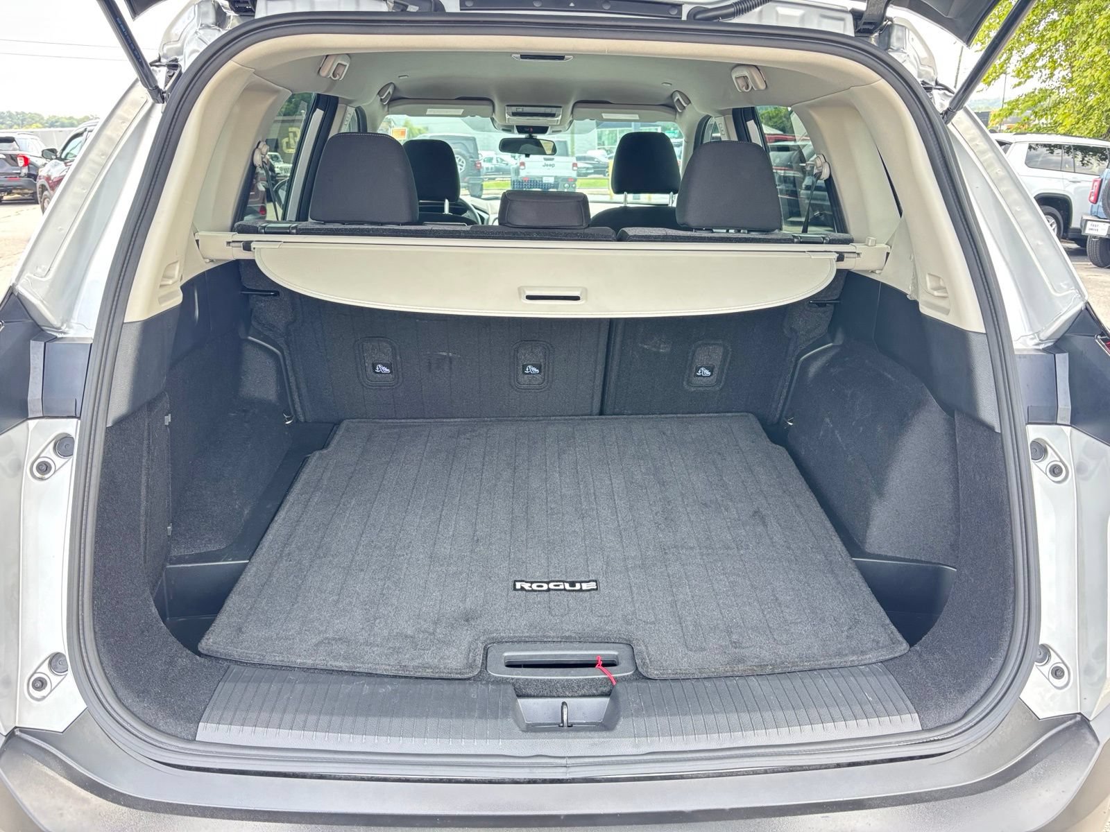 Used 2023 Nissan Rogue SV AWD/4WD image 17