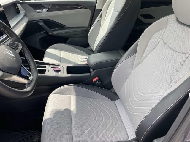 Certified 2026 Volkswagen Tiguan SE w/ Panoramic Sunroof Package FWD image 23