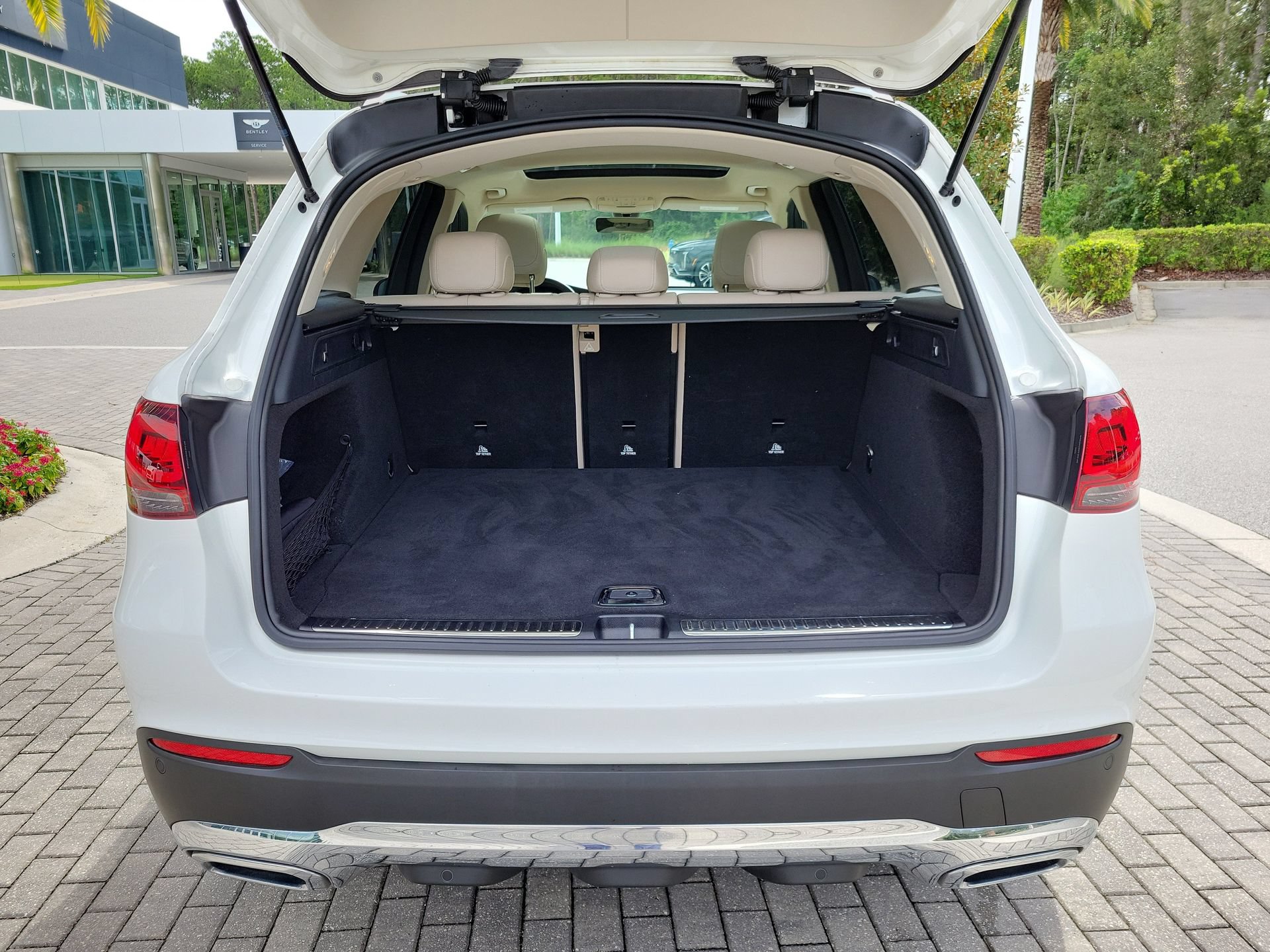 Used 2021 Mercedes-Benz GLC 300 w/ Premium Package image 12