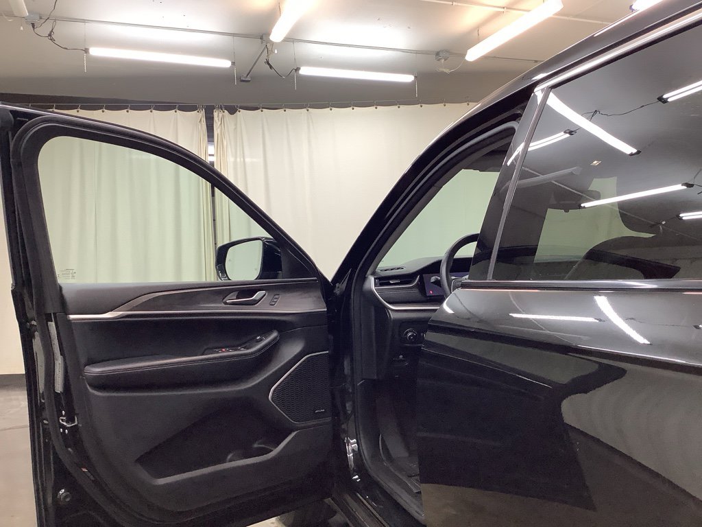 Used 2021 Jeep Grand Cherokee L Limited image 12