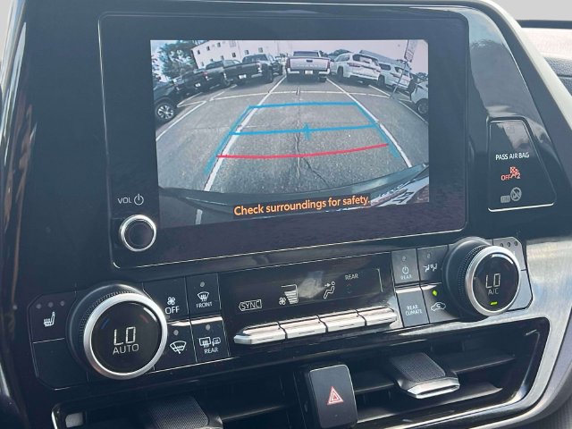 Used 2023 Toyota Highlander XLE AWD/4WD image 37