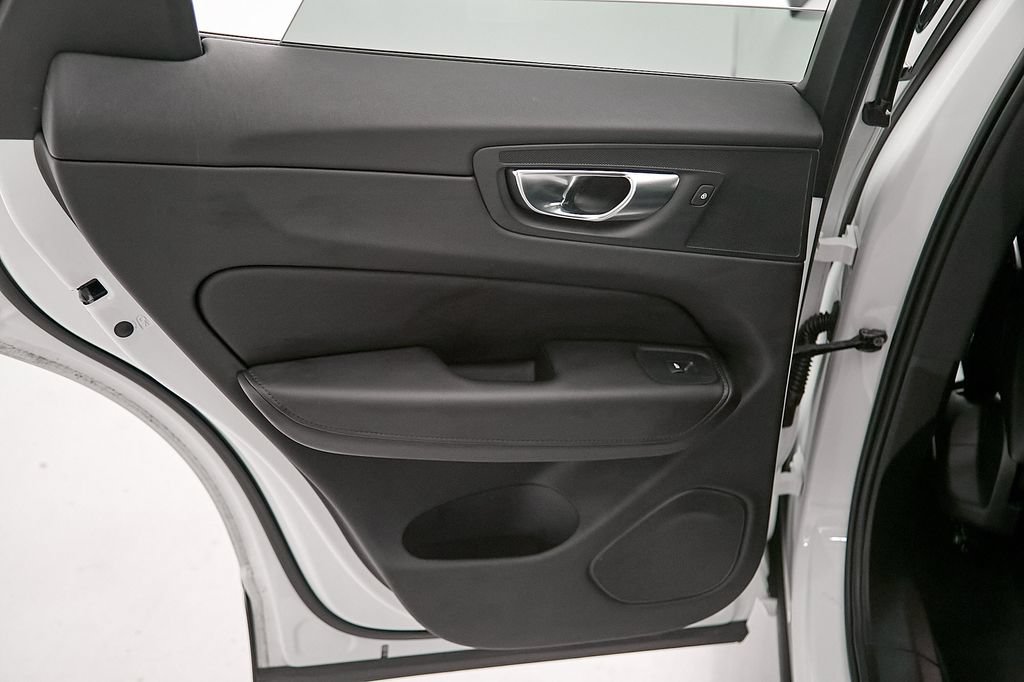 Certified 2024 Volvo XC60 T8 Plus w/ Protection Package Premier AWD/4WD image 18