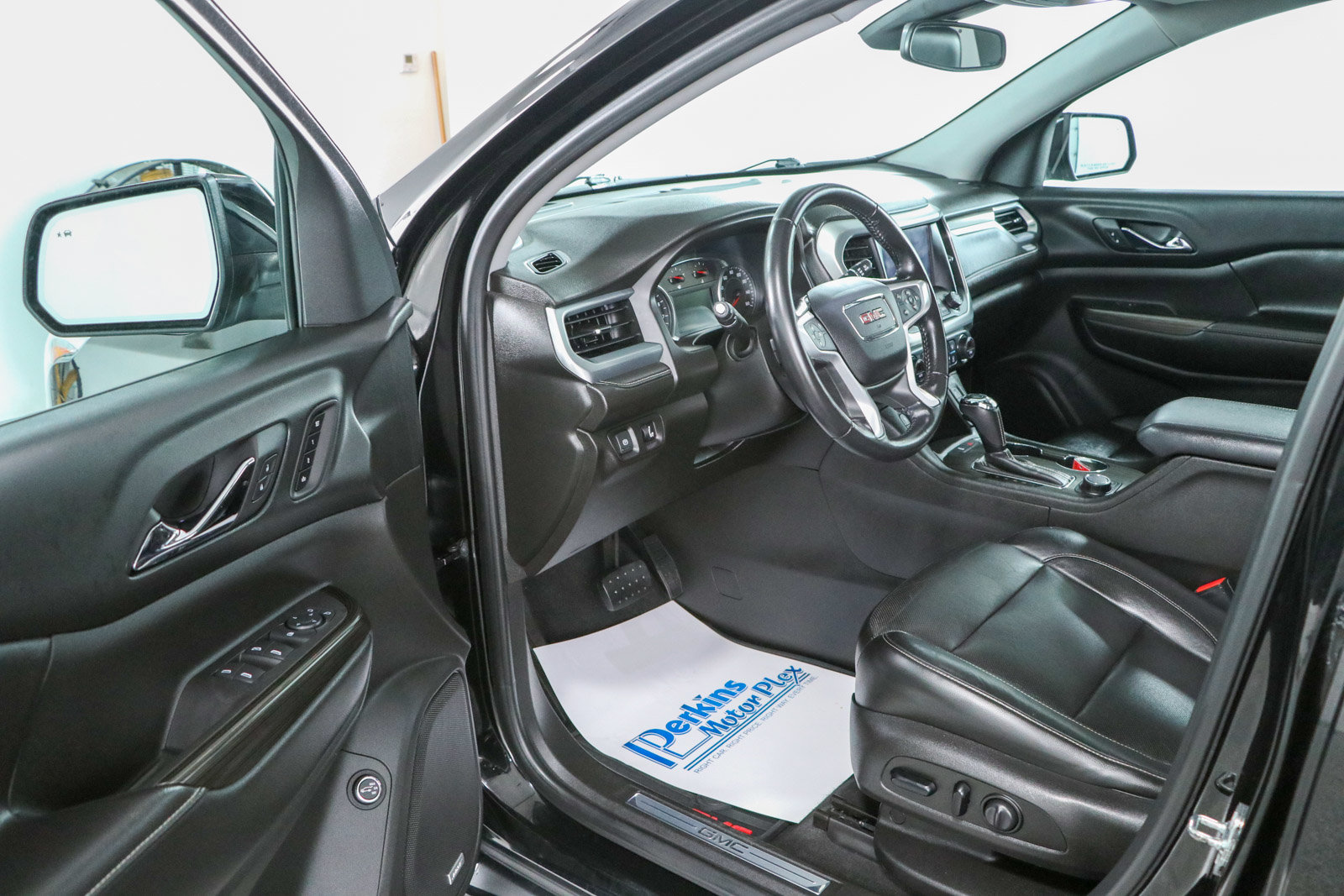 Used 2018 GMC Acadia SLT FWD image 3