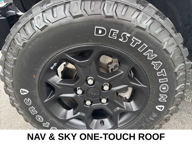 Used 2023 Jeep Wrangler Unlimited w/ Sun & Screen Package AWD/4WD image 11
