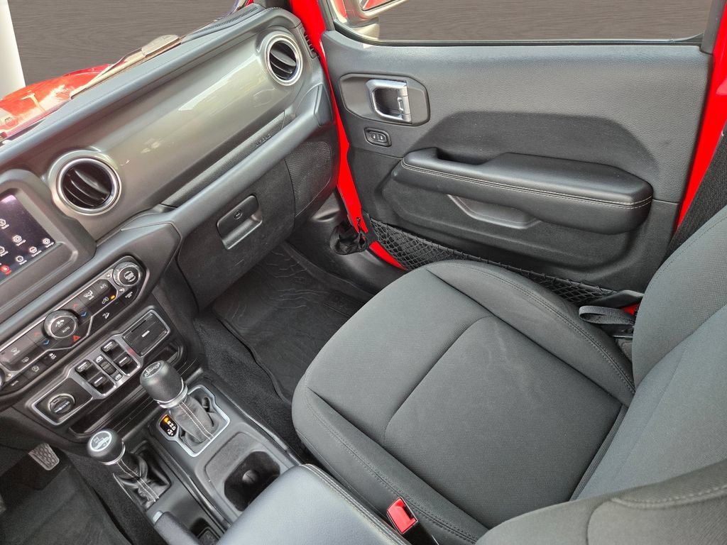 Used 2018 Jeep Wrangler Unlimited Sahara AWD/4WD image 14