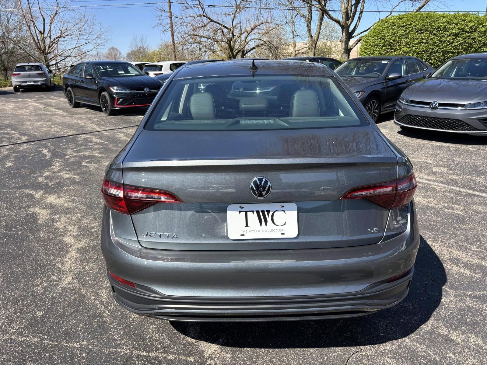 Used 2024 Volkswagen Jetta SE image 6