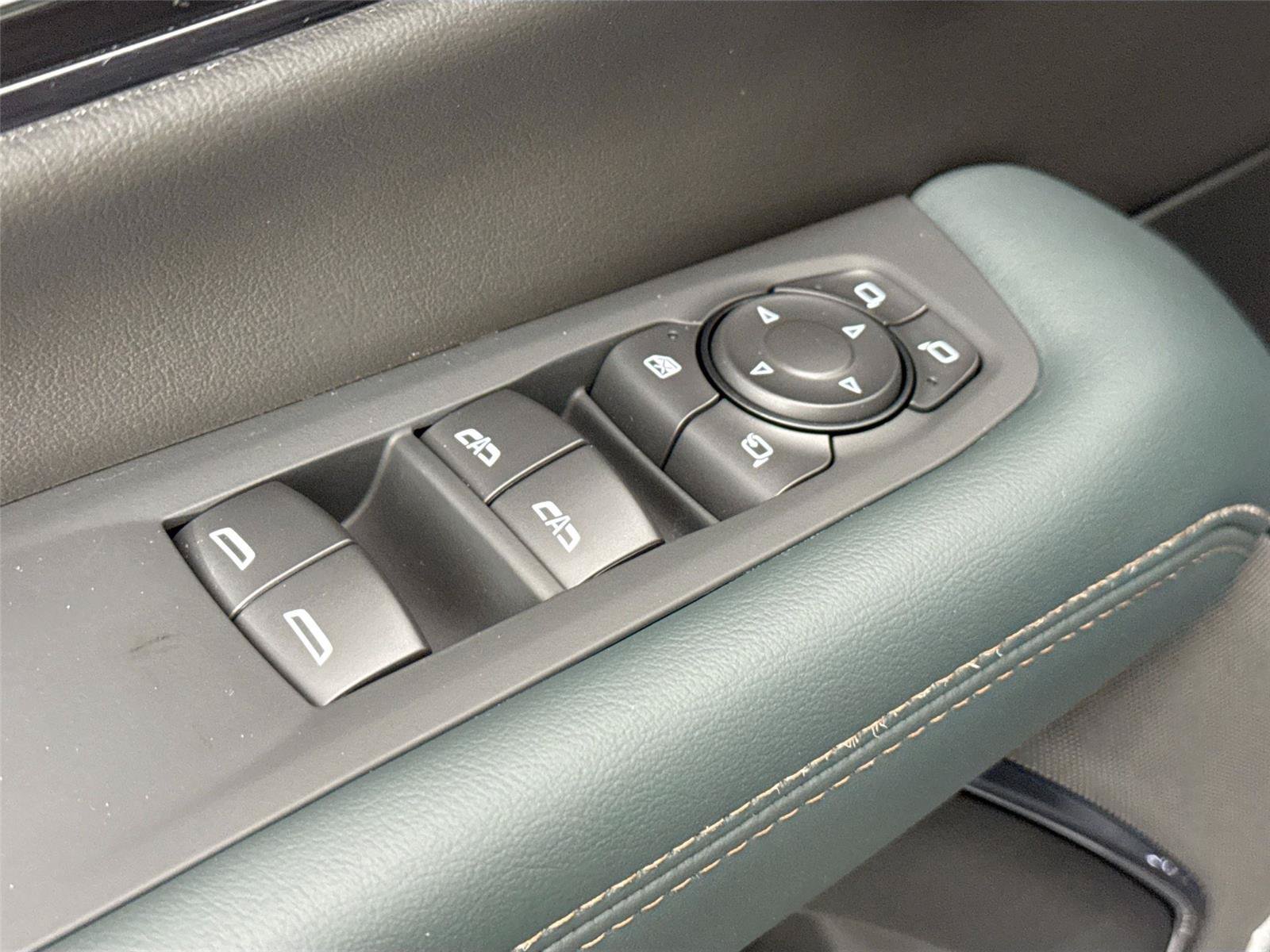 Used 2026 GMC Yukon AT4 AWD/4WD image 43