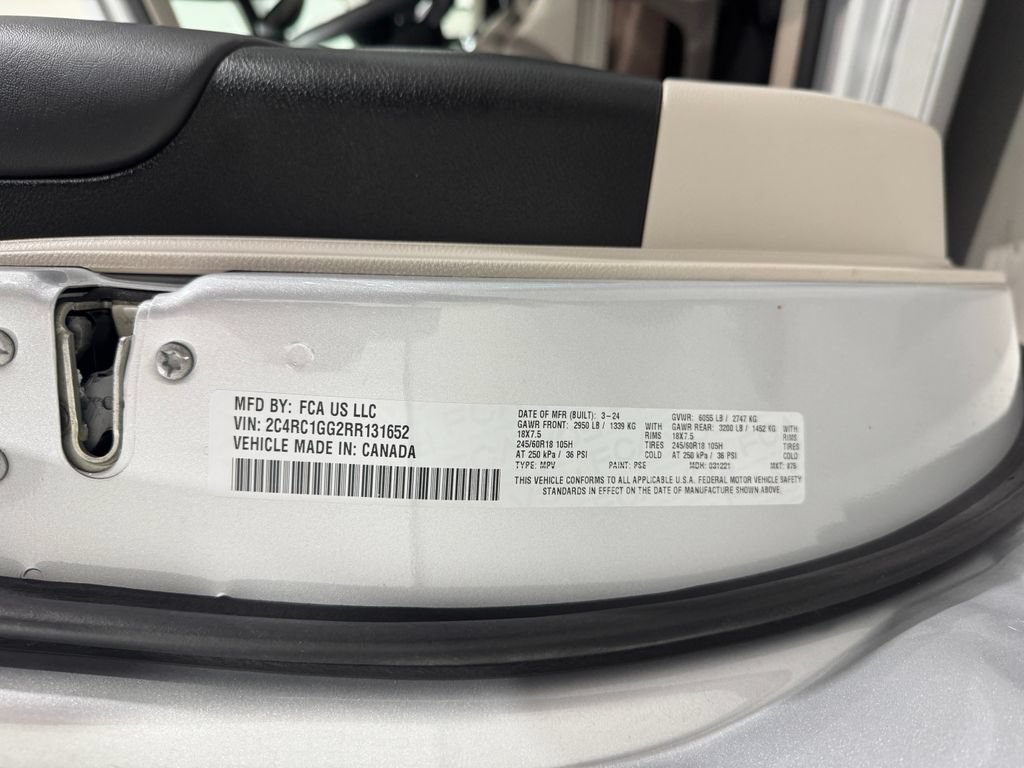 Used 2024 Chrysler Pacifica Limited FWD image 43