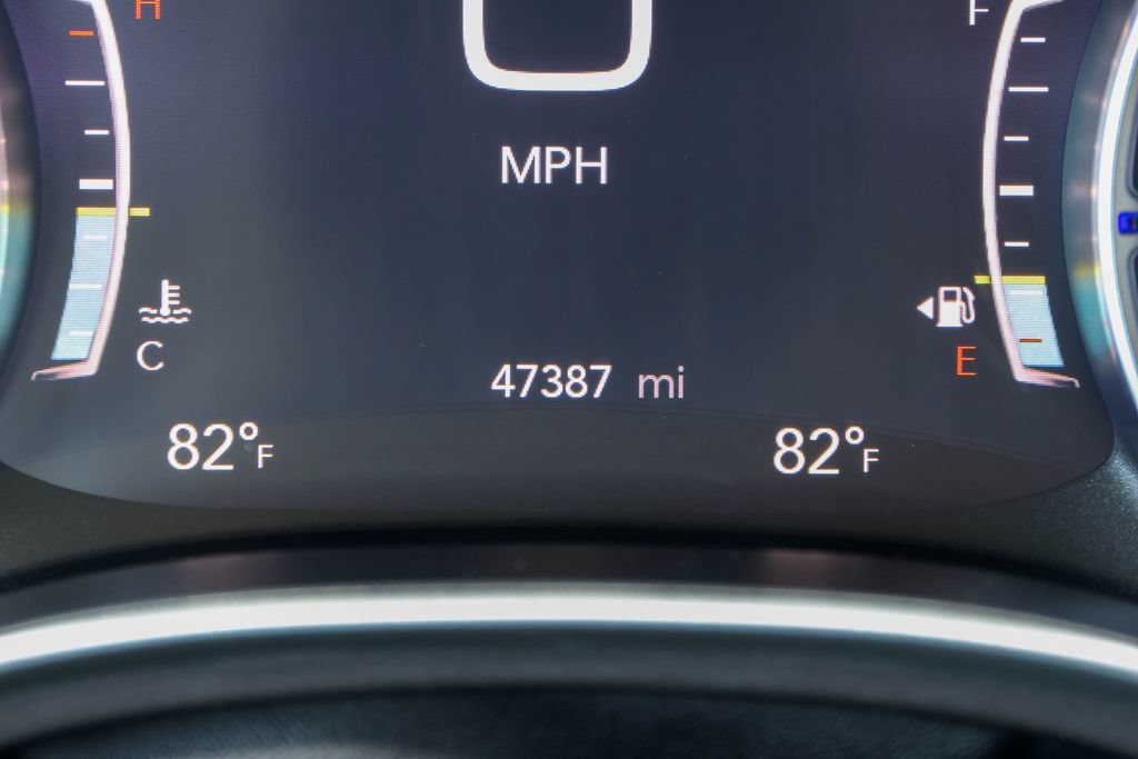 Used 2024 Chrysler Pacifica Touring-L FWD image 25