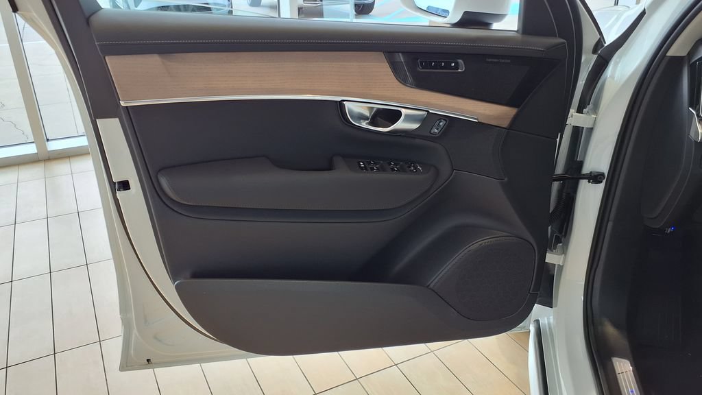 New 2026 Volvo XC90 B6 Plus w/ Protection Package AWD/4WD image 12