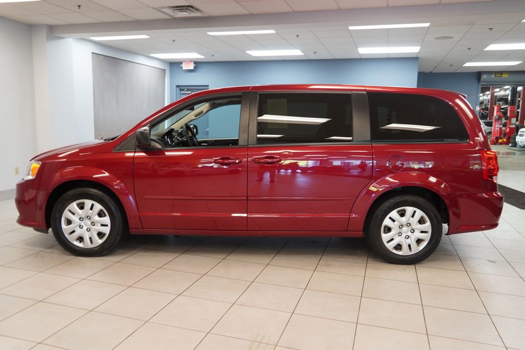 Used 2016 Dodge Grand Caravan SE w/ Quick Order Package 29E SE FWD image 2