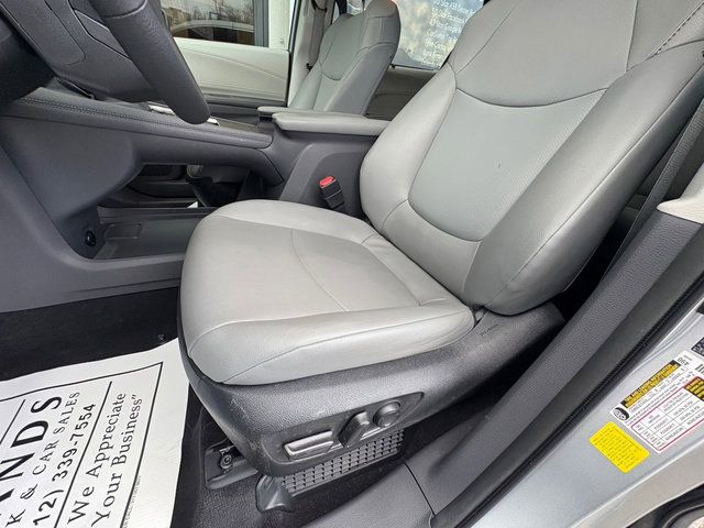 Used 2022 Toyota Sienna XLE image 13