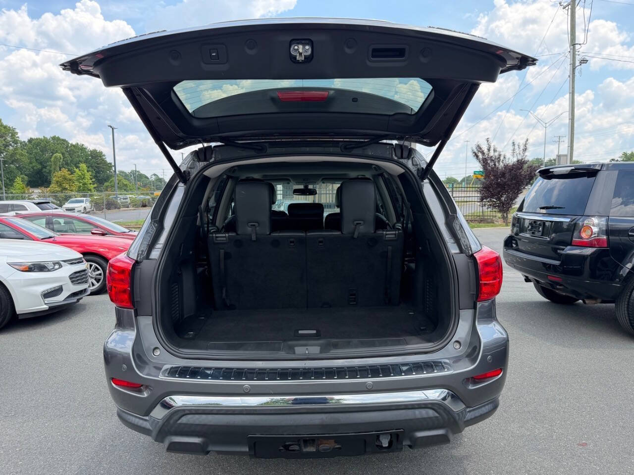 Used 2017 Nissan Pathfinder Platinum w/ Cargo Package AWD/4WD image 17