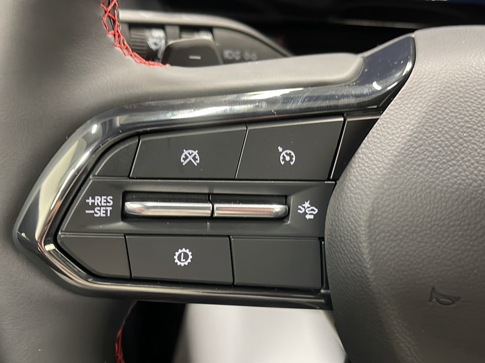 New 2027 Chevrolet Equinox RS w/ LPO, Floor Liner Package AWD/4WD image 6