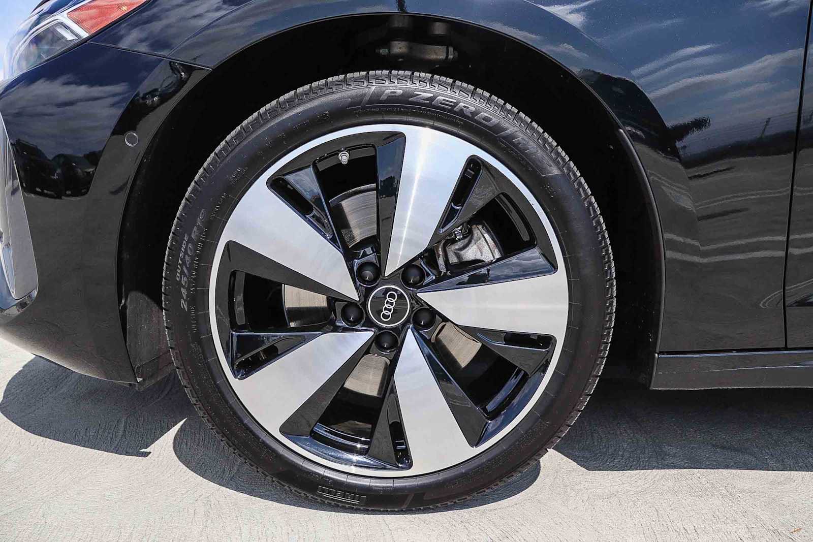 Used 2025 Audi A5 2.0T Premium Plus w/ Premium Plus AWD/4WD image 13