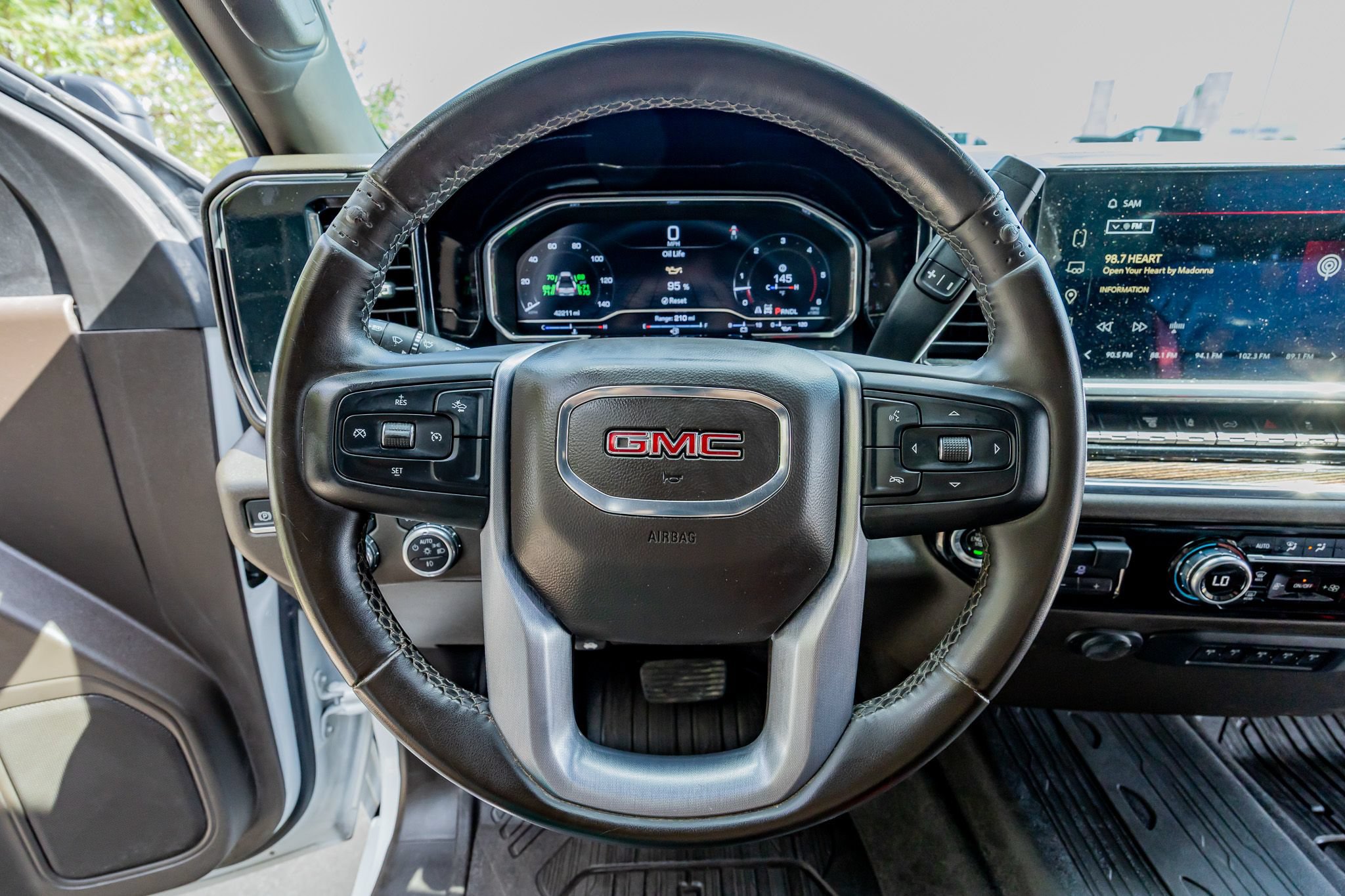 Used 2024 GMC Sierra 3500 SLE w/ SLE Convenience Package AWD/4WD image 18