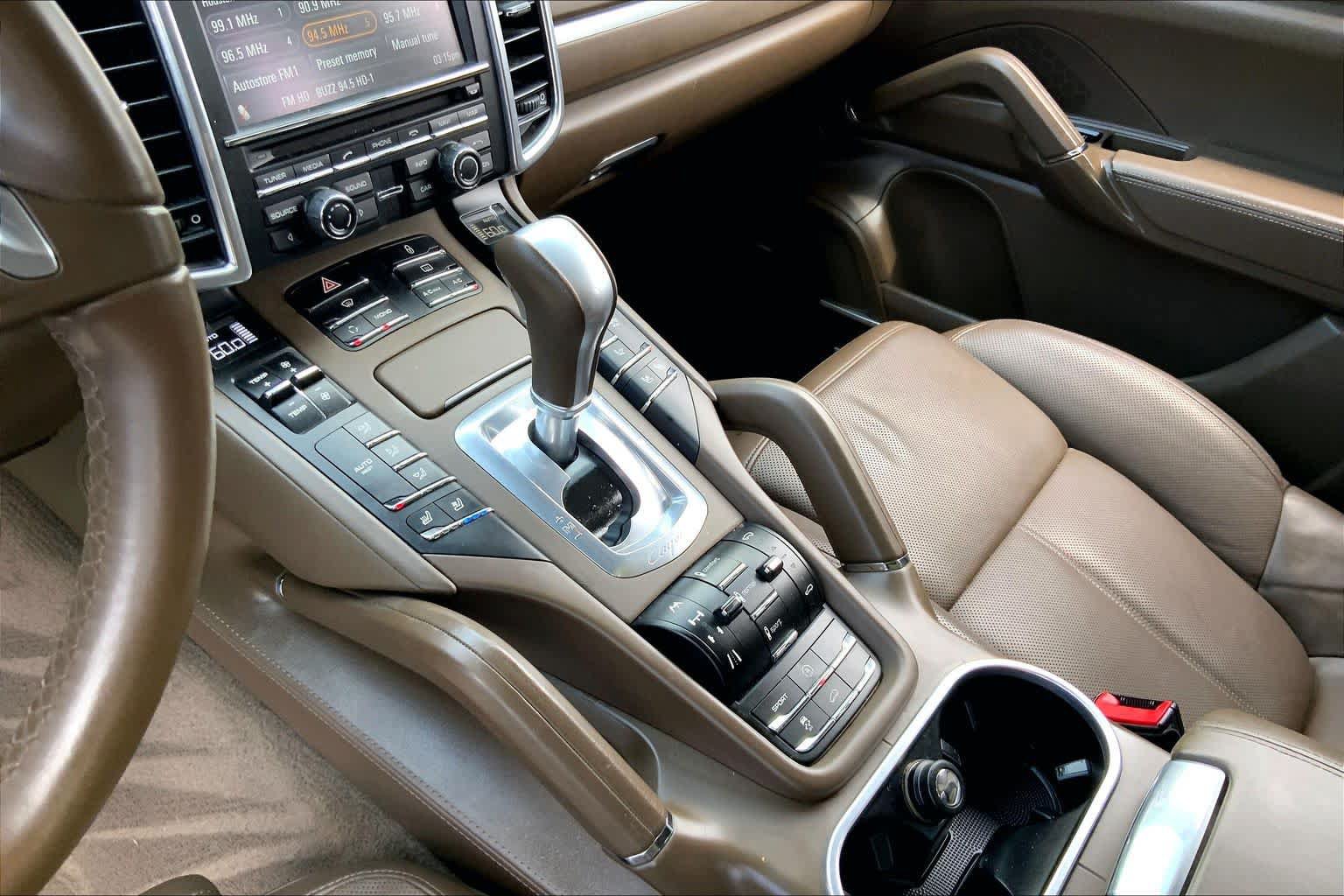 Used 2013 Porsche Cayenne Turbo AWD/4WD image 16