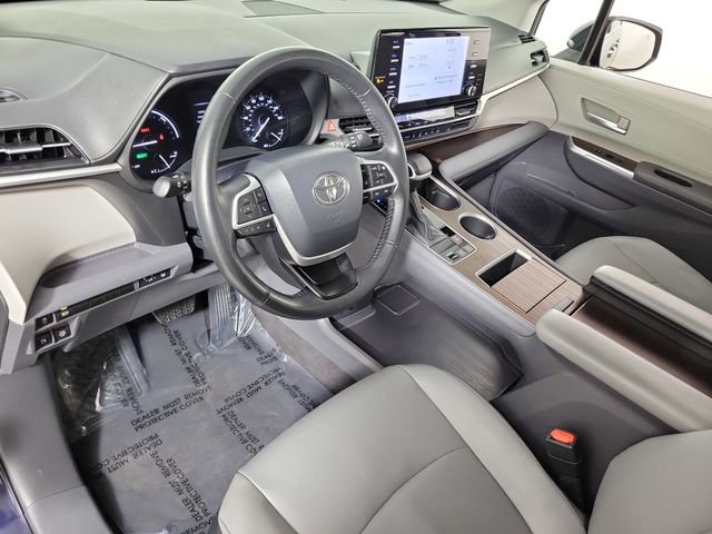 Used 2024 Toyota Sienna XLE FWD image 18
