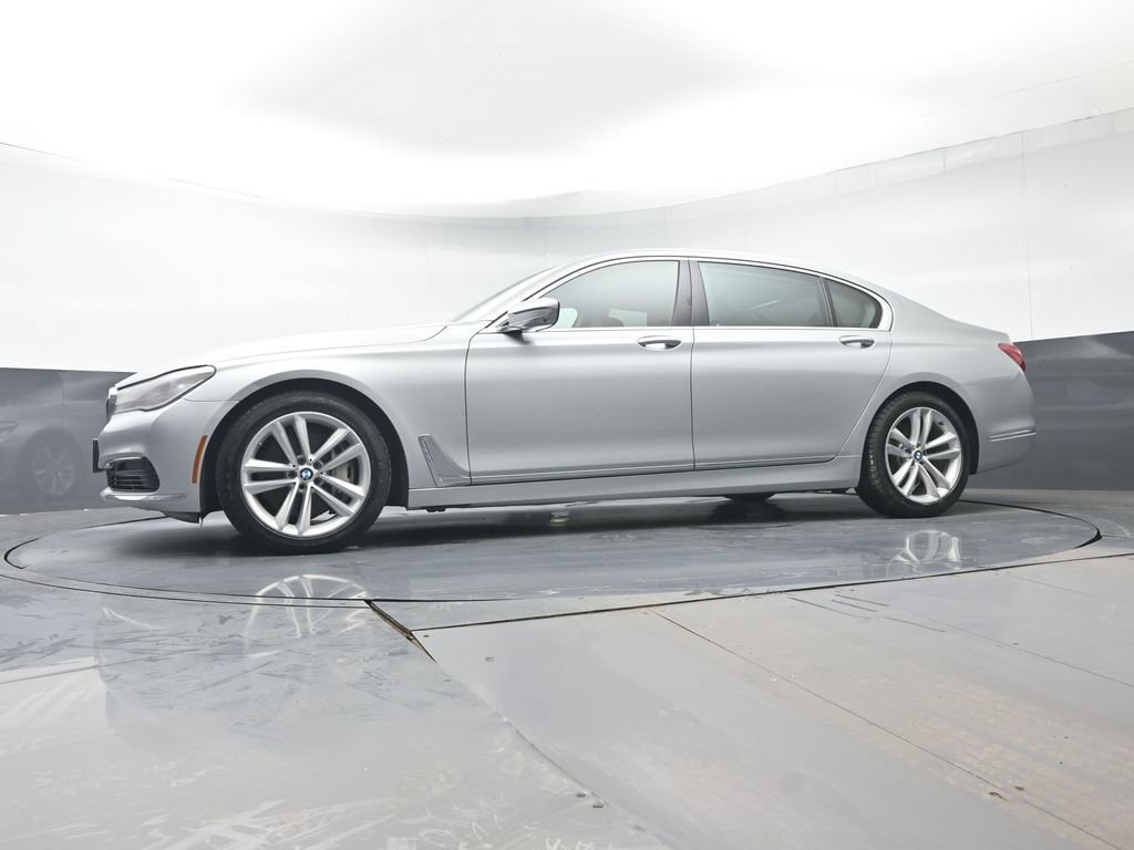 Used 2016 BMW 750i xDrive image 28