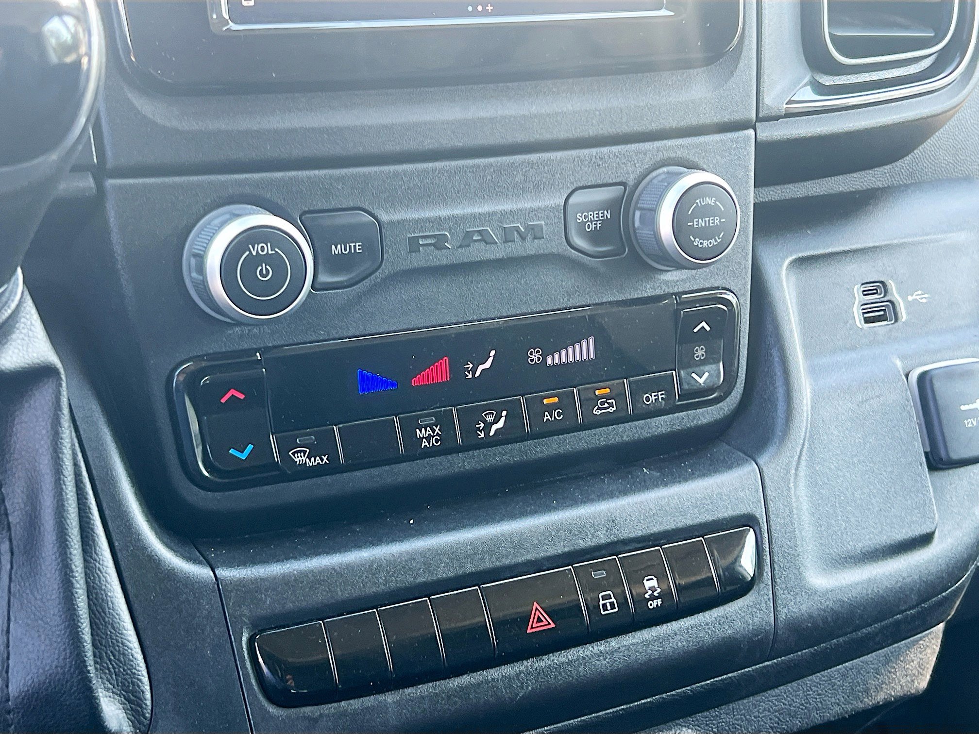 Used 2023 RAM ProMaster 2500 image 27