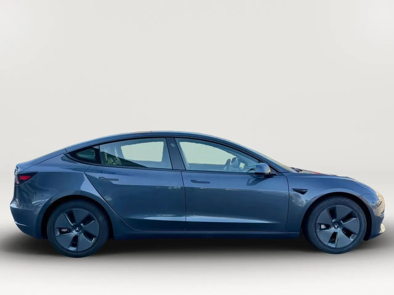 Used 2023 Tesla Model 3 Standard Range image 8
