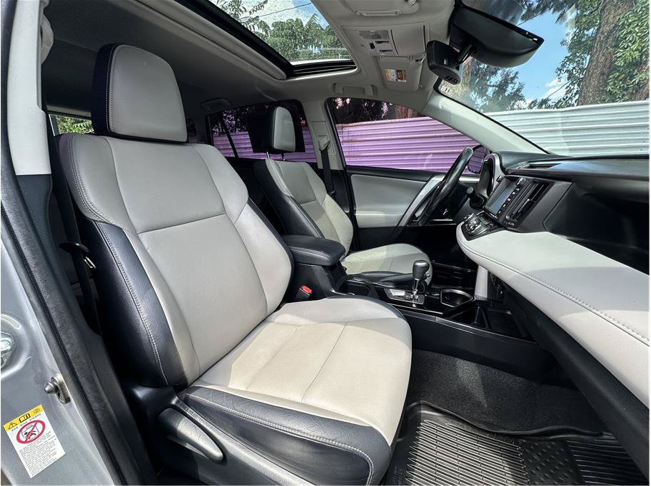 Used 2018 Toyota RAV4 Limited w/ Advanced Technology Package AWD/4WD image 4