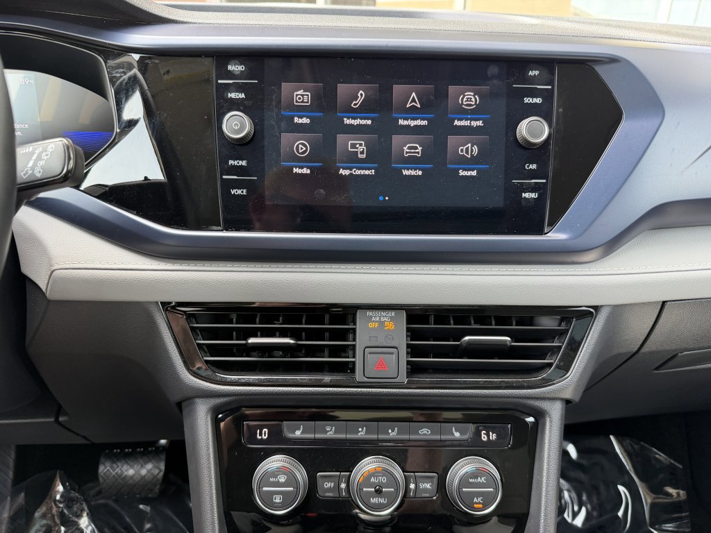 Used 2024 Volkswagen Taos SE w/ Panoramic Sunroof Package FWD image 20
