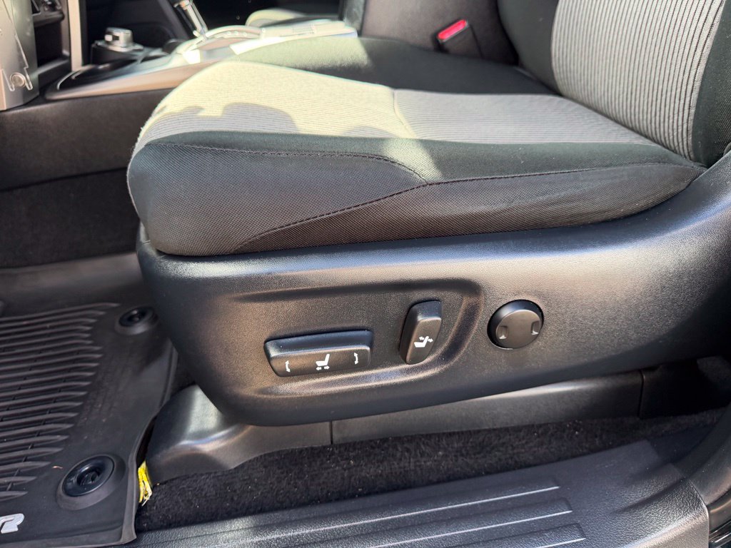 Used 2018 Toyota 4Runner SR5 AWD/4WD image 13