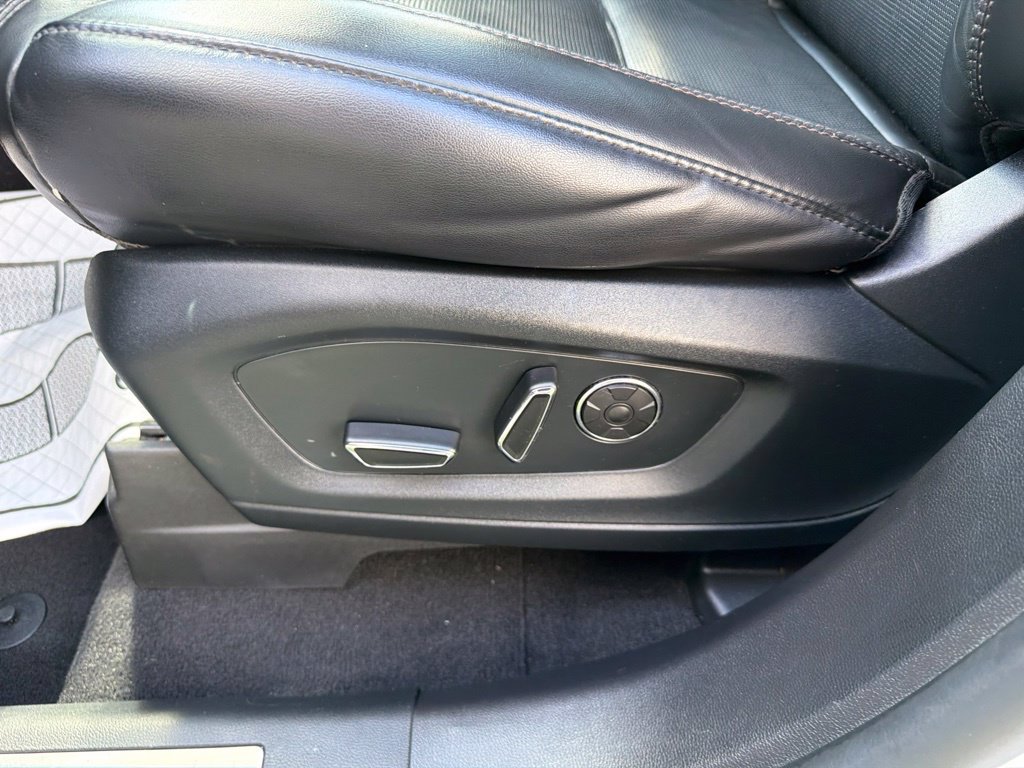 Used 2020 Ford Explorer Platinum w/ Premium Technology Package AWD/4WD image 11