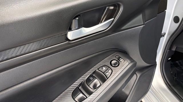 Used 2025 Nissan Altima 2.5 SV FWD image 14