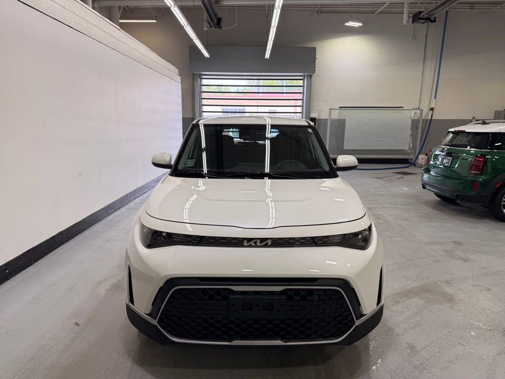 Used 2025 Kia Soul LX w/ LX Technology Package FWD image 8