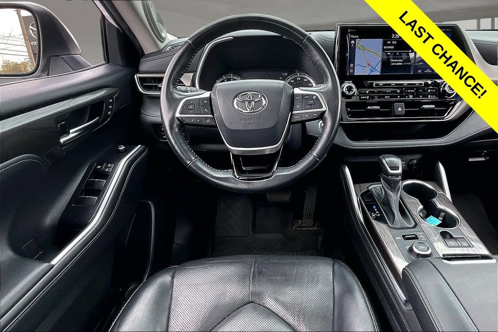 Used 2022 Toyota Highlander Limited AWD/4WD image 5