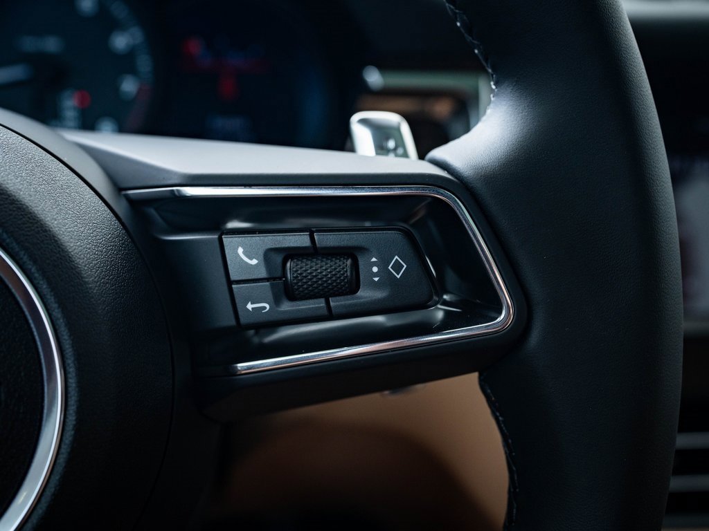 Certified 2025 Porsche Macan image 26