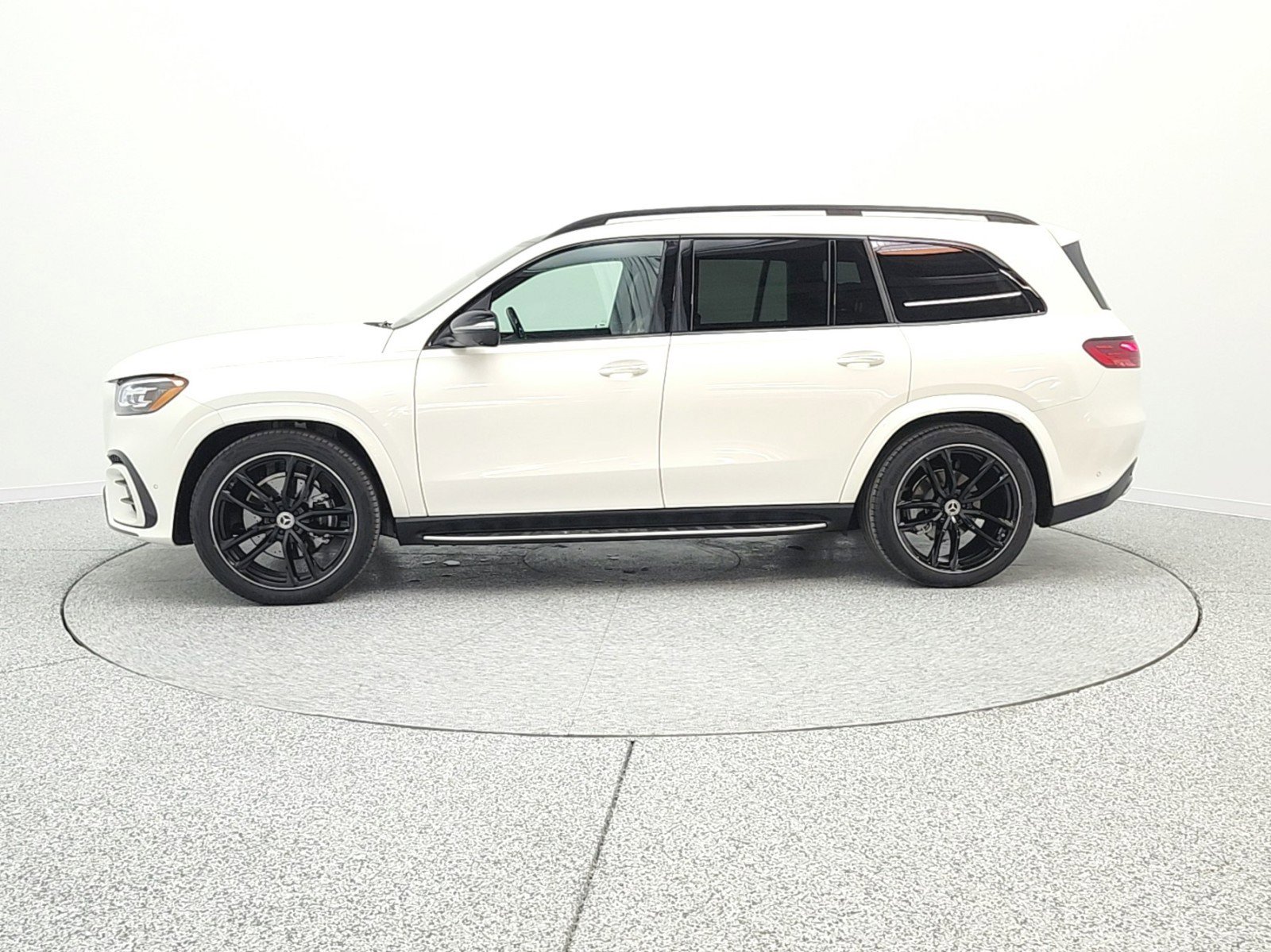 Used 2024 Mercedes-Benz GLS 450 4MATIC image 8