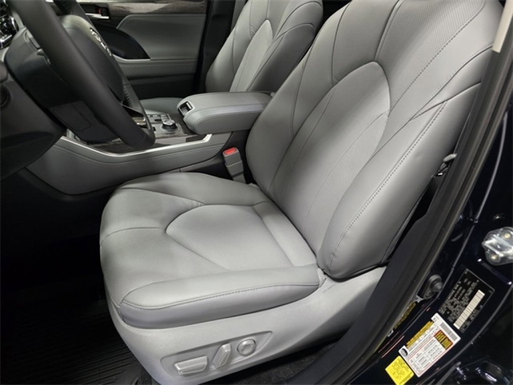 New 2026 Toyota Highlander Limited image 26