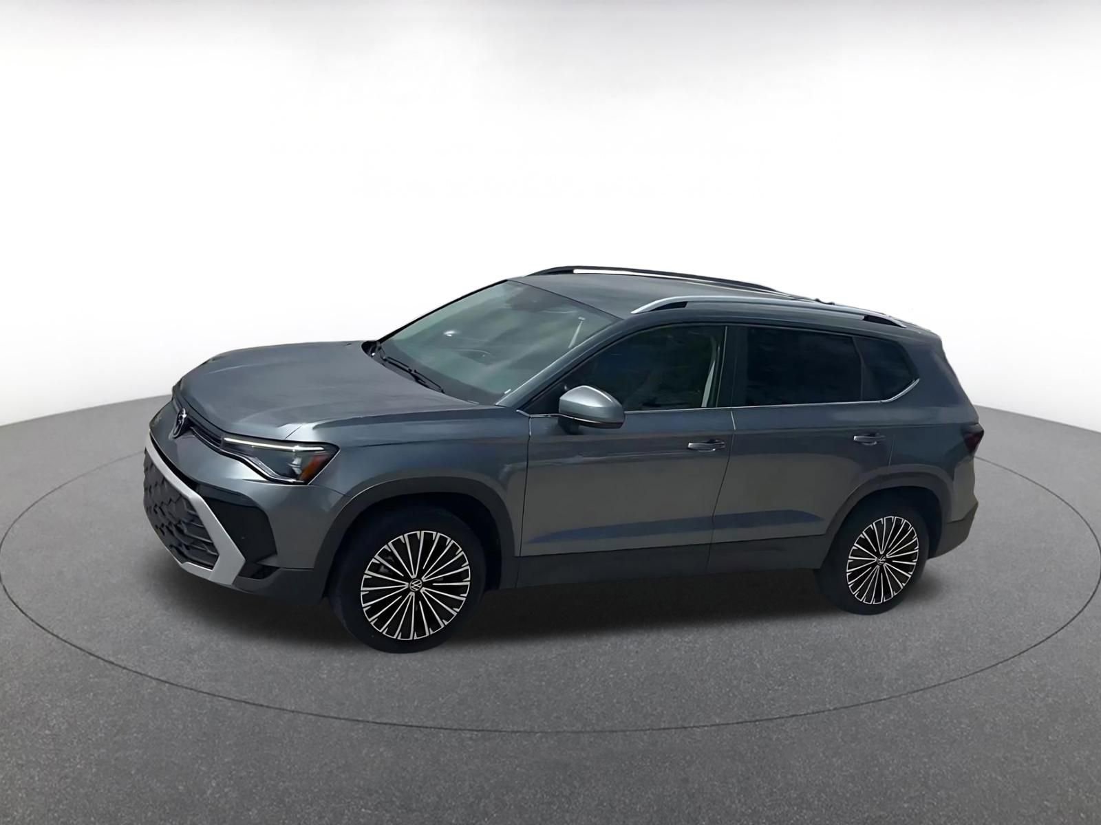 Used 2025 Volkswagen Taos SE FWD image 8