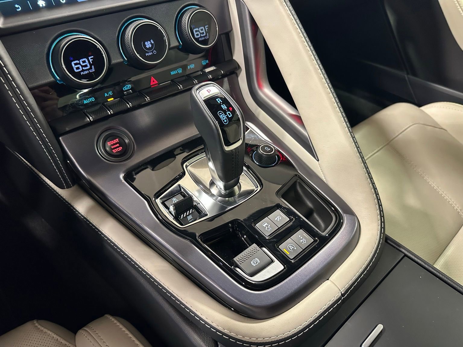 Used 2023 Jaguar F-TYPE Coupe RWD image 30