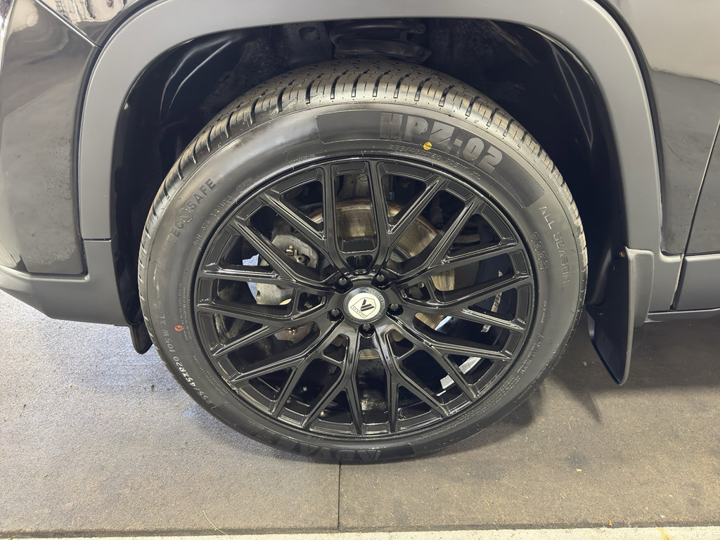 Used 2019 Jeep Cherokee Latitude Plus w/ Comfort/Convenience Group AWD/4WD image 23