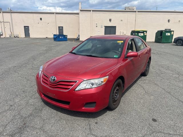 Used 2011 Toyota Camry LE image 1