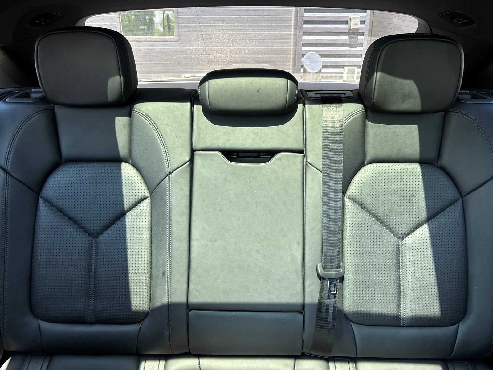 Used 2025 Porsche Macan AWD/4WD image 33