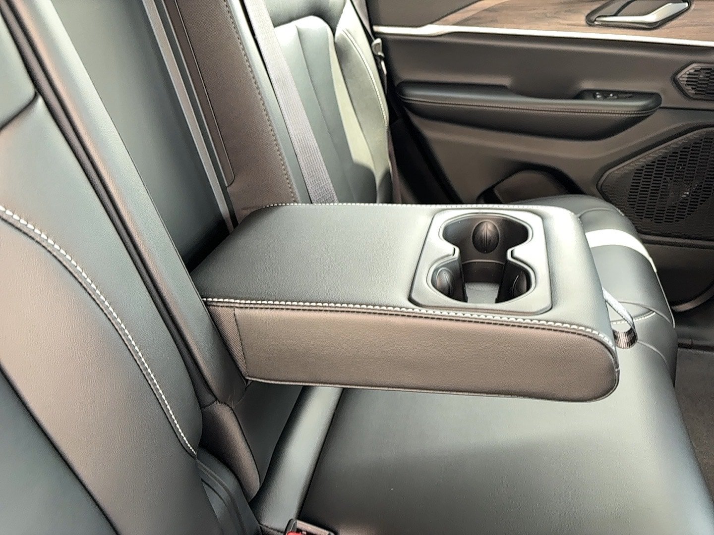 New 2026 Jeep Grand Cherokee Limited AWD/4WD image 8
