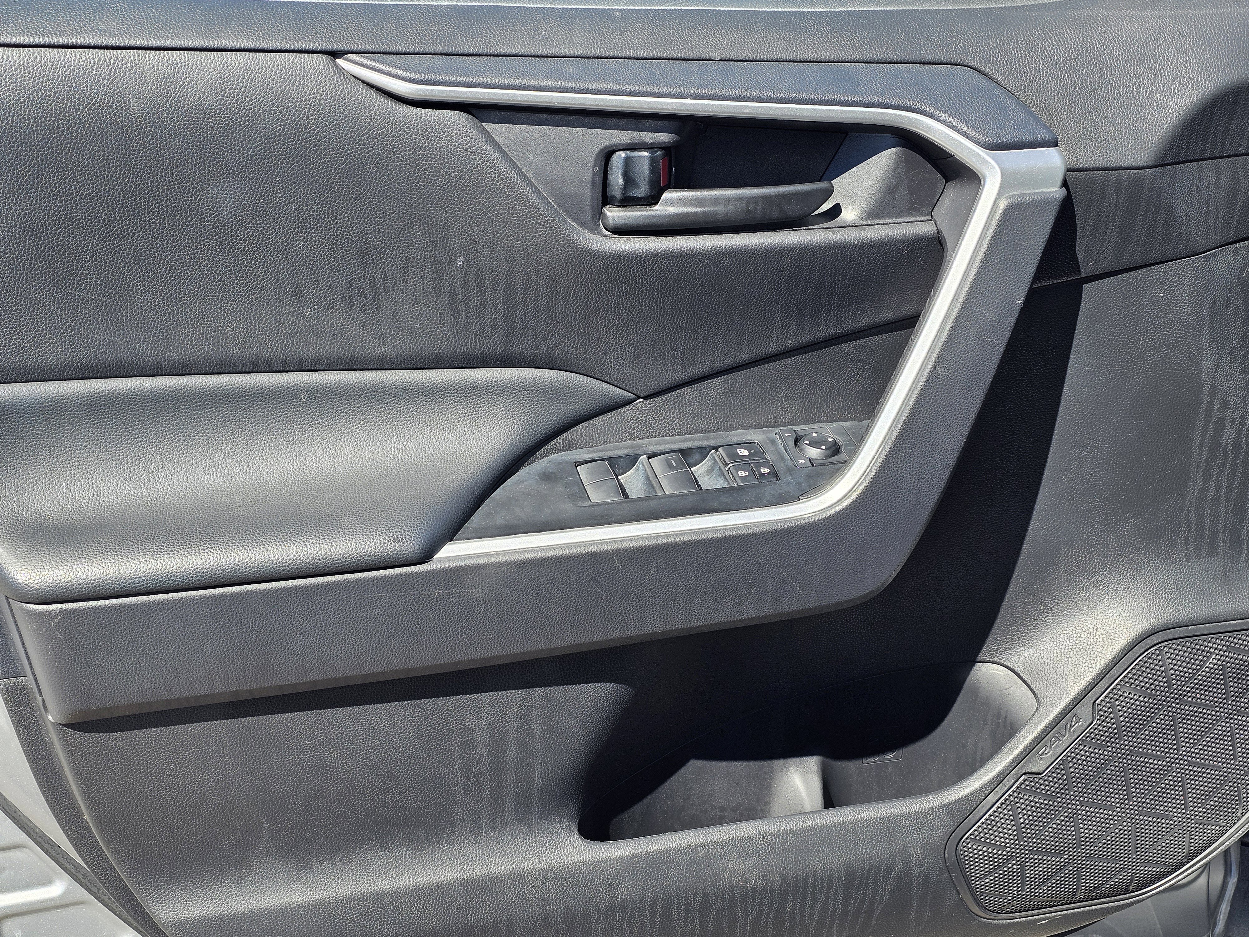 Used 2024 Toyota RAV4 LE image 15