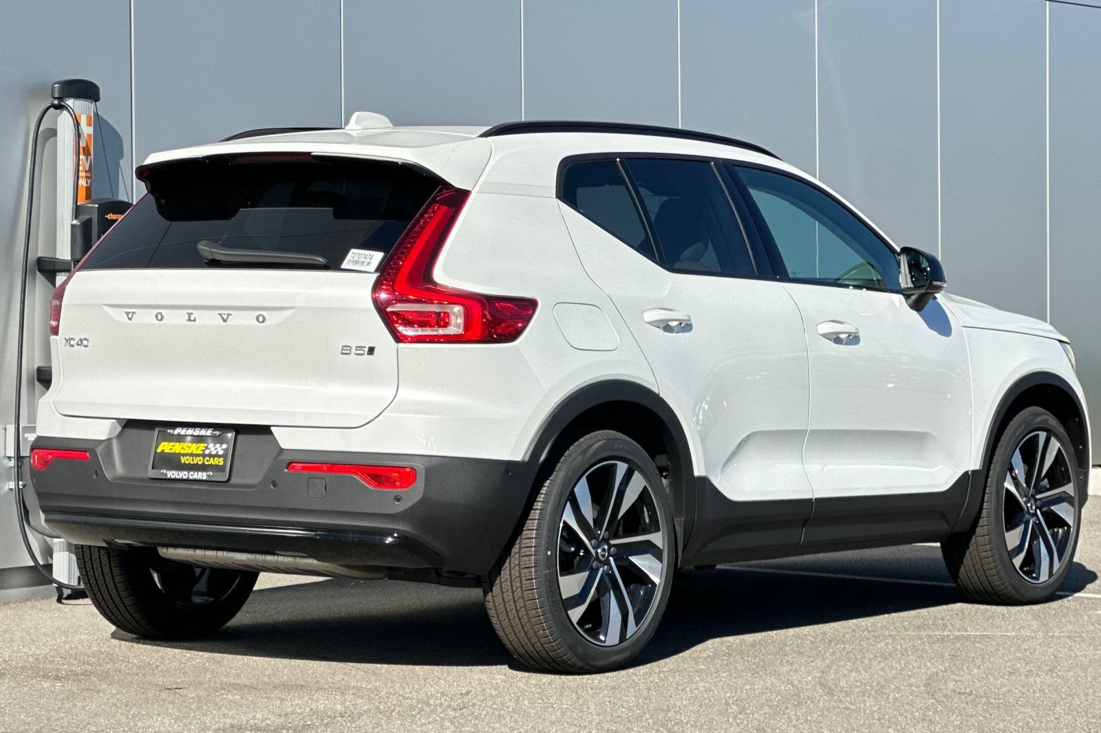 New 2026 Volvo XC40 B5 Ultra w/ Climate Package AWD/4WD image 5